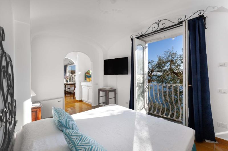 Amore Rentals - Villa Le Sirene - image 31