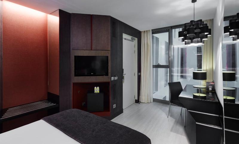 Basic Double or Twin Room image 3