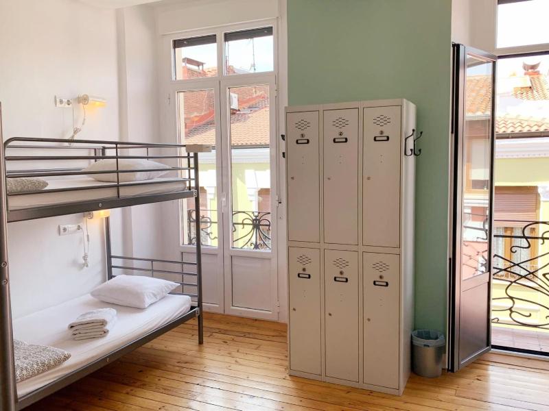 Bed in 6-Bed Dormitory Room image 2