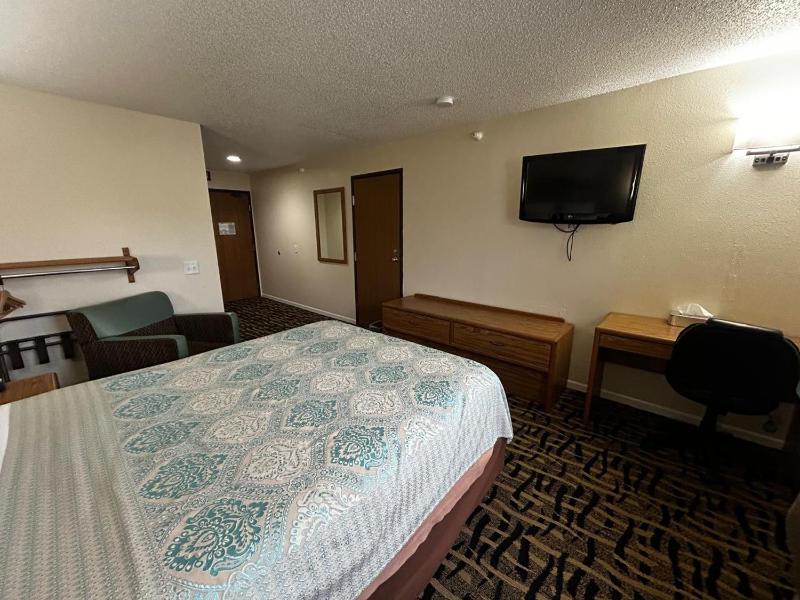 Queen Bed Accessible image 2
