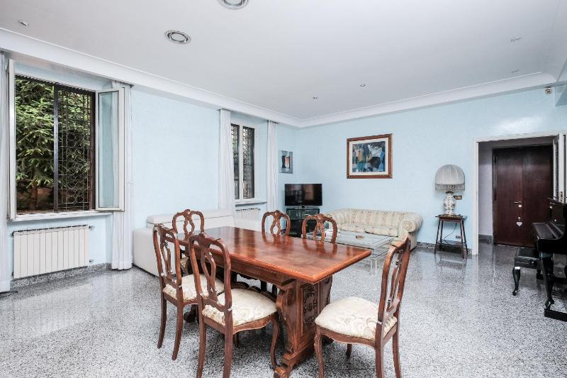 One-Bedroom Apartment image 1