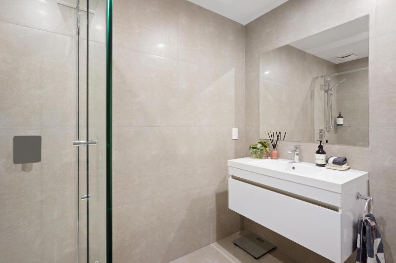 Modern Central Apartment - Christchurch Apartment - image 9