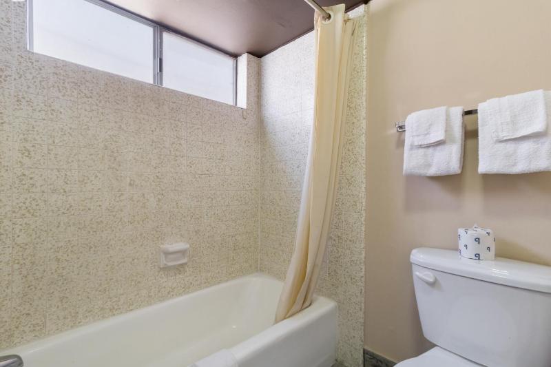 Double Room with Two Double Beds image 4
