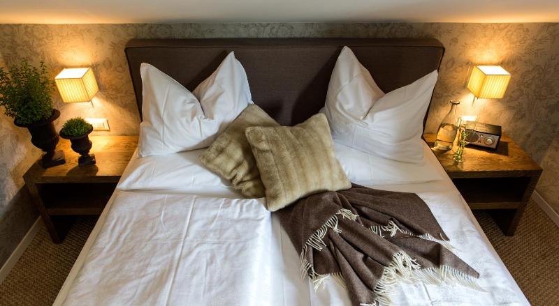 Junior Suite with Garden View image 1