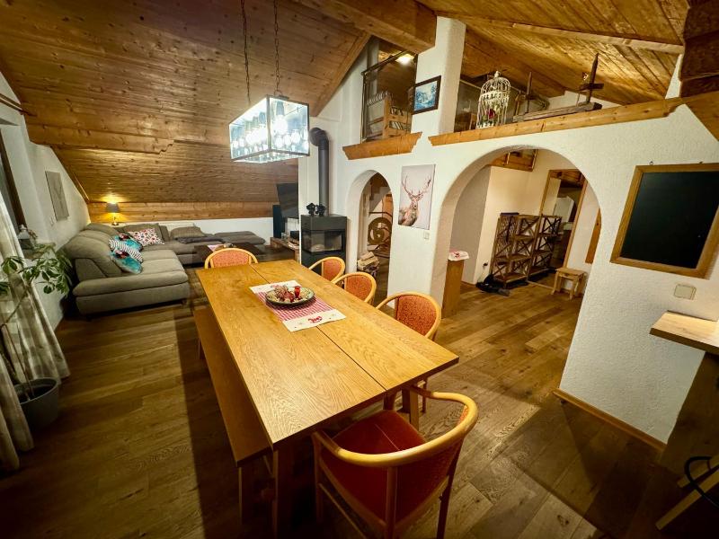 Four-Bedroom Duplex Apartment image 1