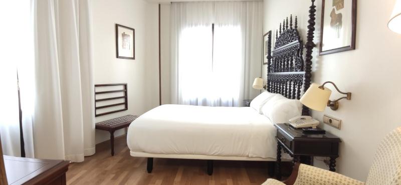 Basic Double Room image 1