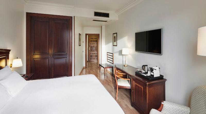 Superior Double Room image 3