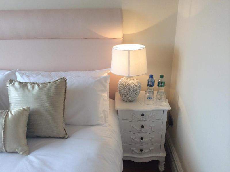 Deluxe Double Room image 3