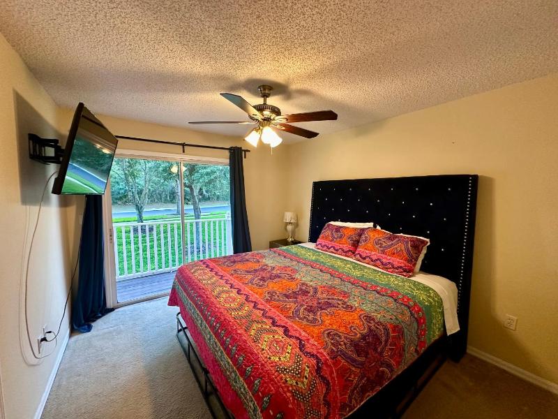 Grand Emerald 3BR Townhouse Near Disney Parks - image 11
