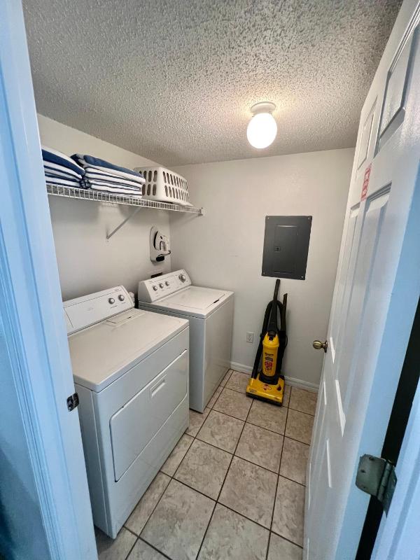 Grand Emerald 3BR Townhouse Near Disney Parks - image 9