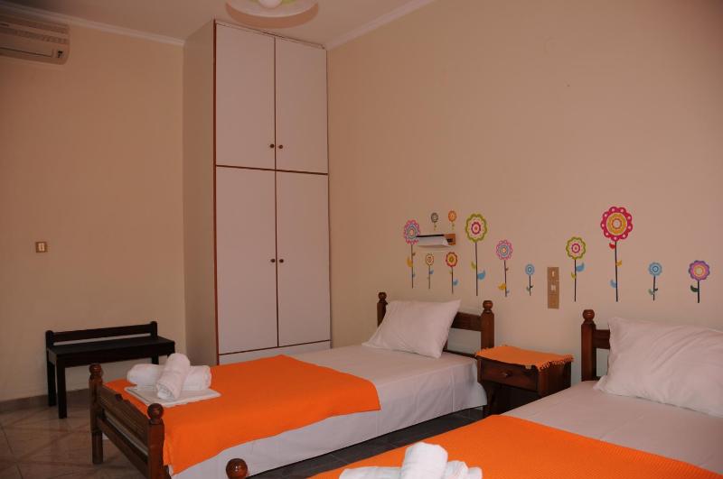 Two bedroom Apartment with Garden view image 3
