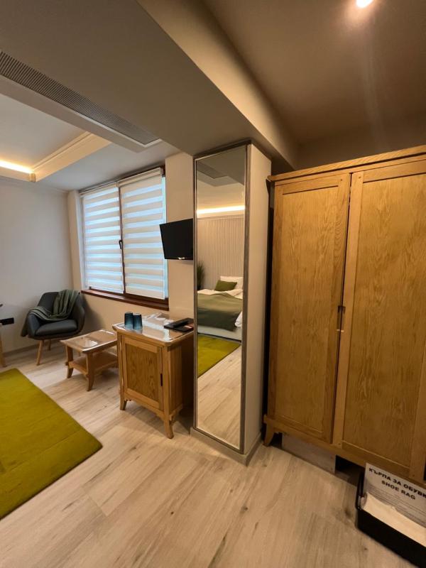 Small Double Room image 4