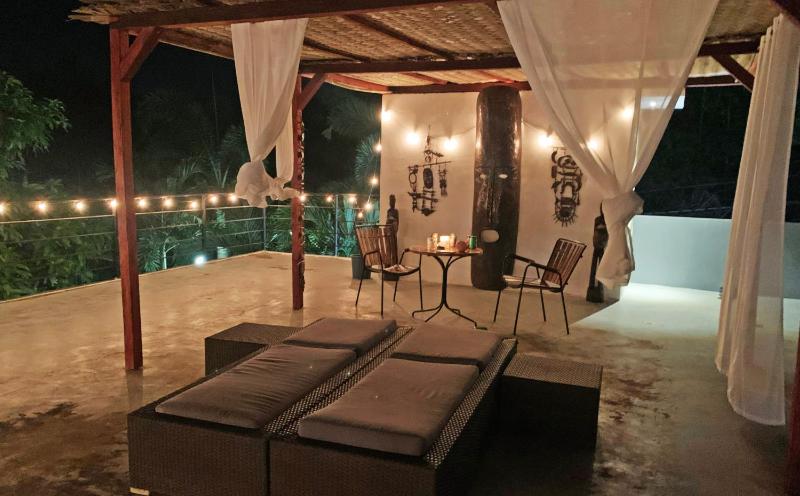 Designer Villa in beautiful garden with pool - image 15
