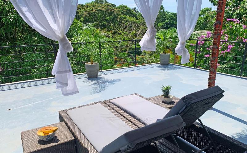 Designer Villa in beautiful garden with pool - image 12