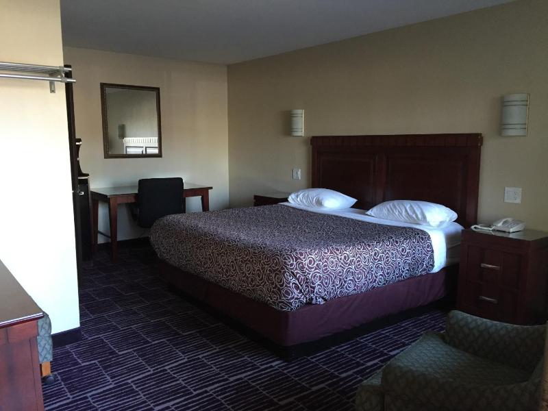 King Room - Non-Smoking image 2