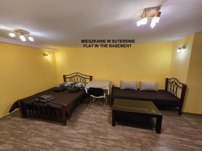Mieszkanie w Suterenie - image 2