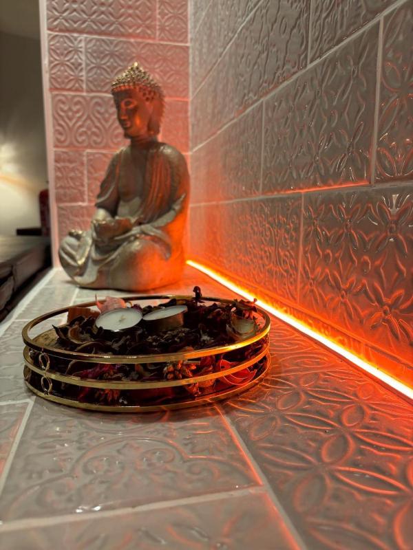 King Suite with Spa Bath image 4