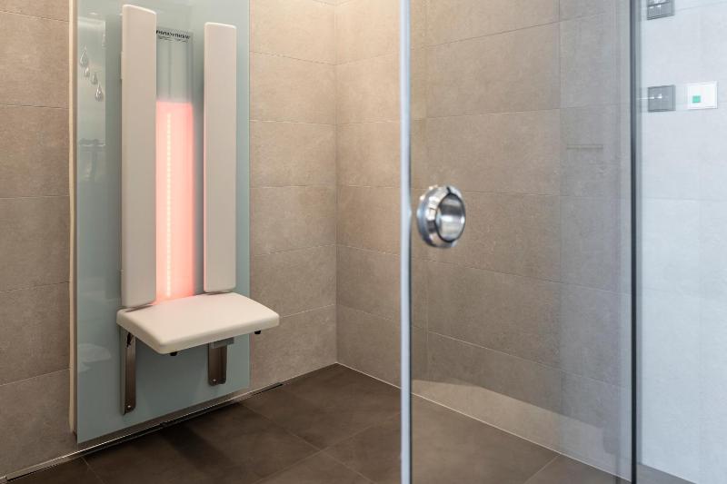 Panorama-Suite with Infrarot-Sauna & Balcony - Disability Access image 3