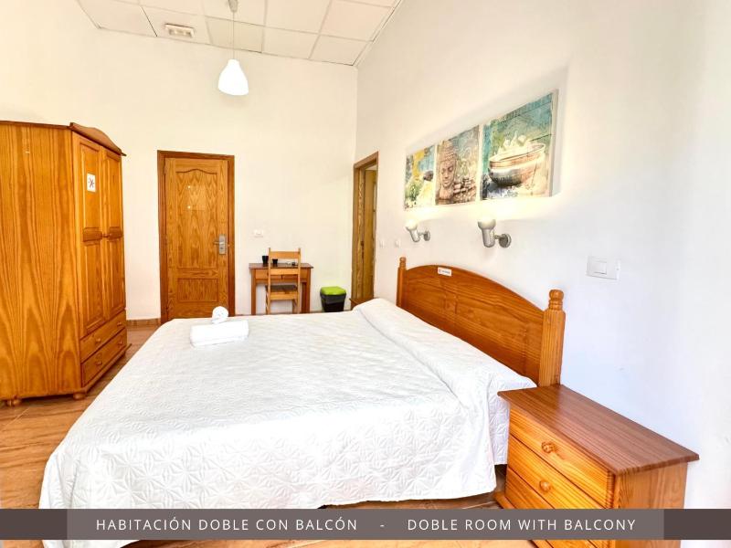 Double Room with Balcony image 4