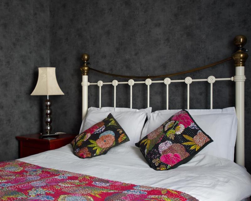 Double Room with Private Bathroom image 3