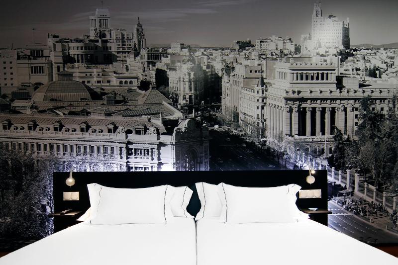 Twin Room image 2