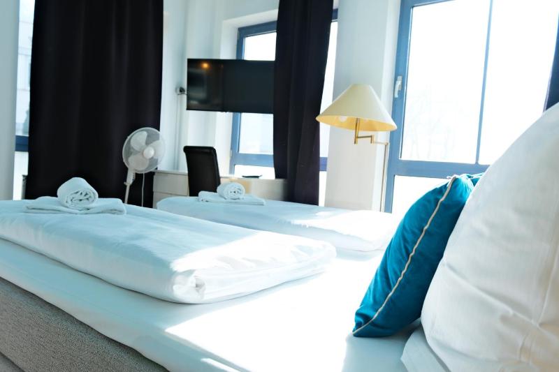 Business Double Room image 2