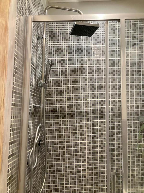 Large Deluxe En-suite  image 3