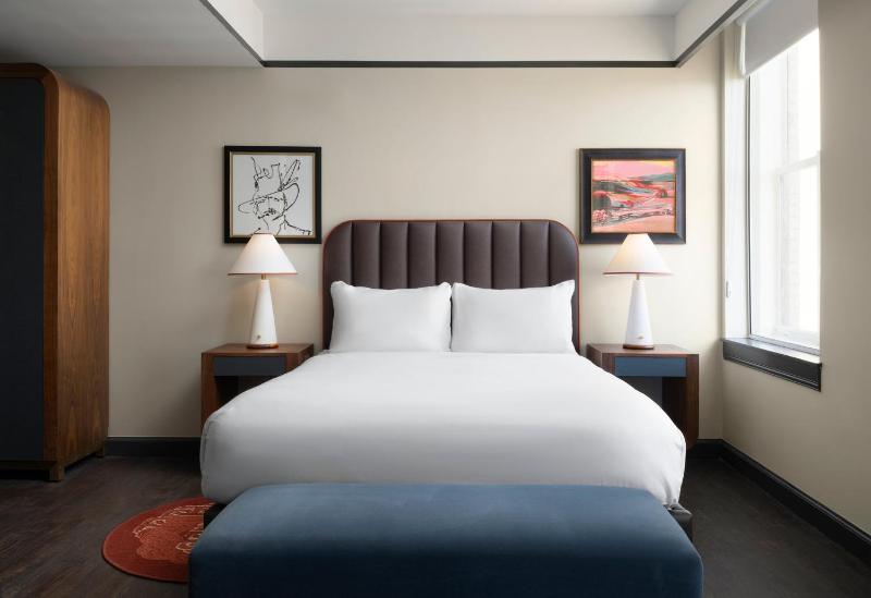 Standard Room image 4