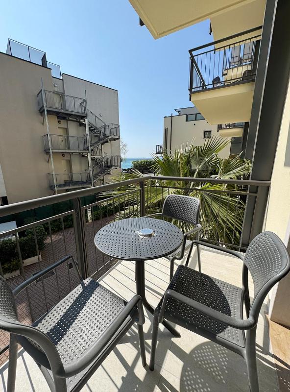 Large Double Room - Upper Floor image 3