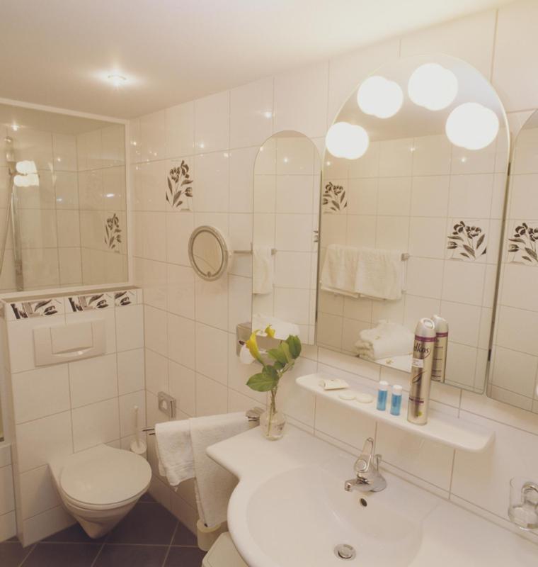 Large Double Room image 4