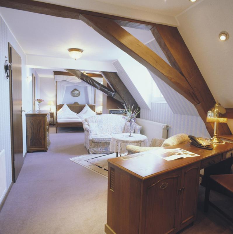 Large Double Room image 1