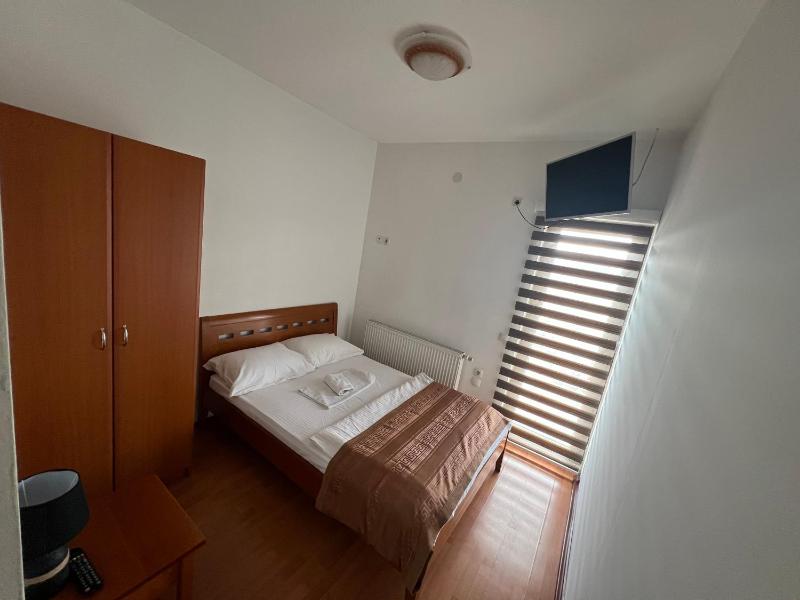 Double Room image 4