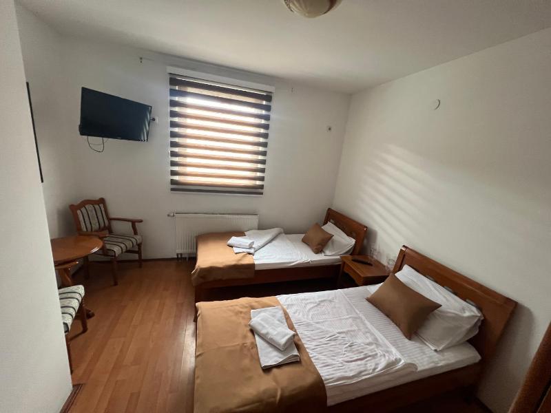Deluxe Twin Room image 1