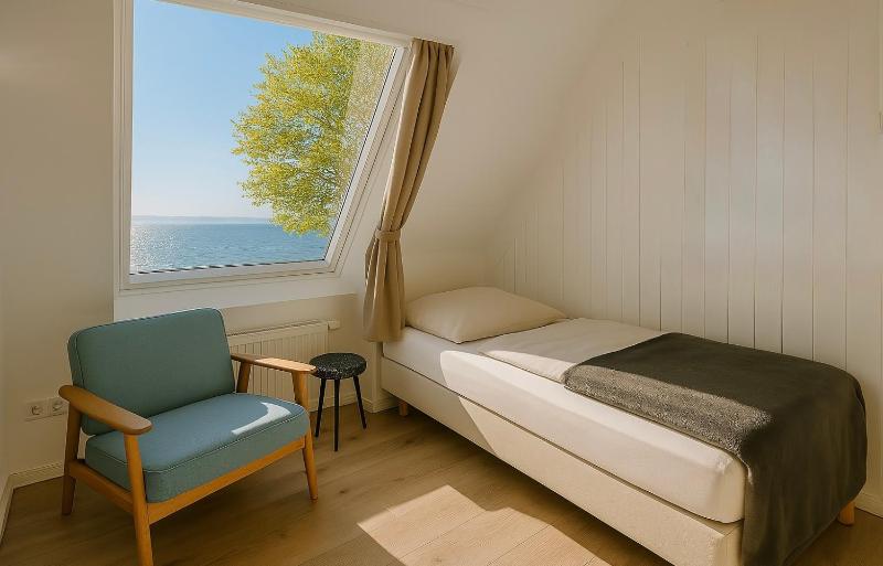 Suite with Sea View (Annex building) image 4