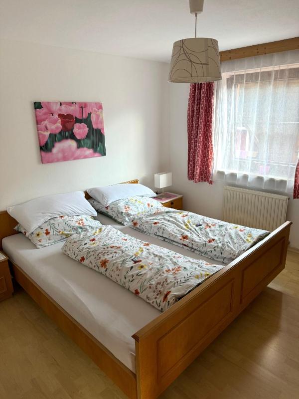 Large Two-Bedroom Apartment with Balcony image 4