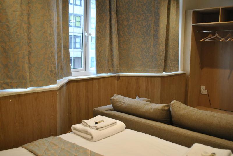 Deluxe Triple Room image 2