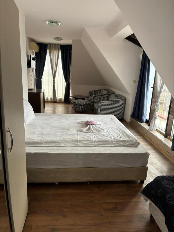 One-Bedroom Suite (2 Adults + 2 Children) image 1