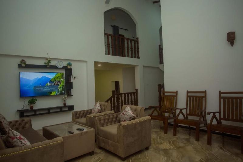 HM Green Palace - image 35