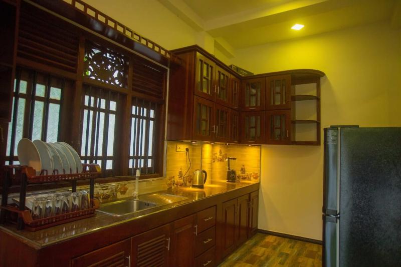 HM Green Palace - image 50