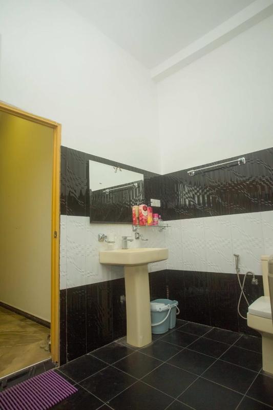 HM Green Palace - image 23
