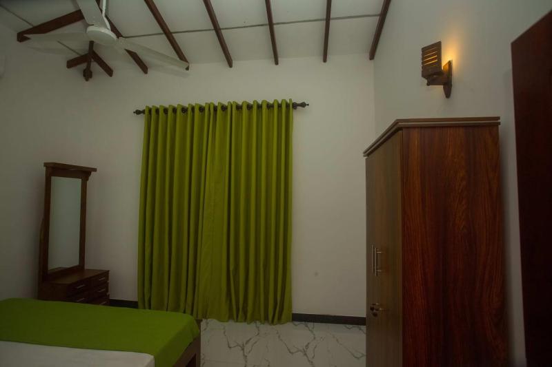 HM Green Palace - image 44