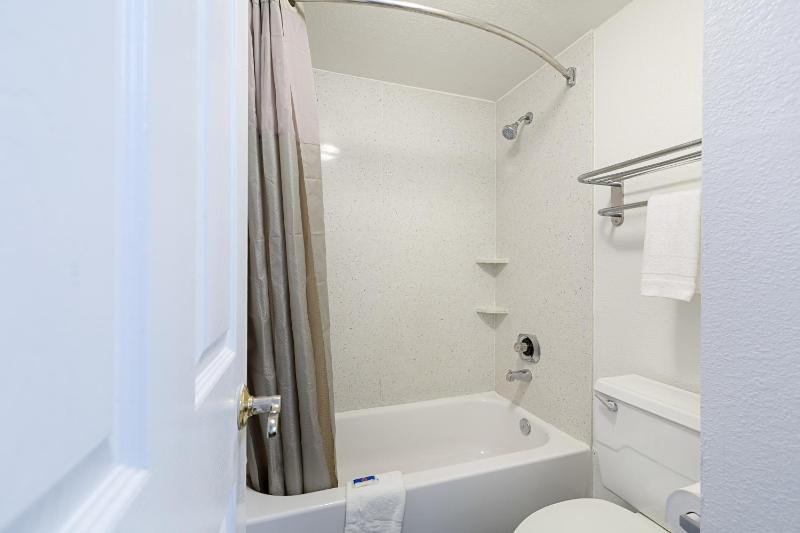 Motel 6 Dallas TX - Market Center - image 13