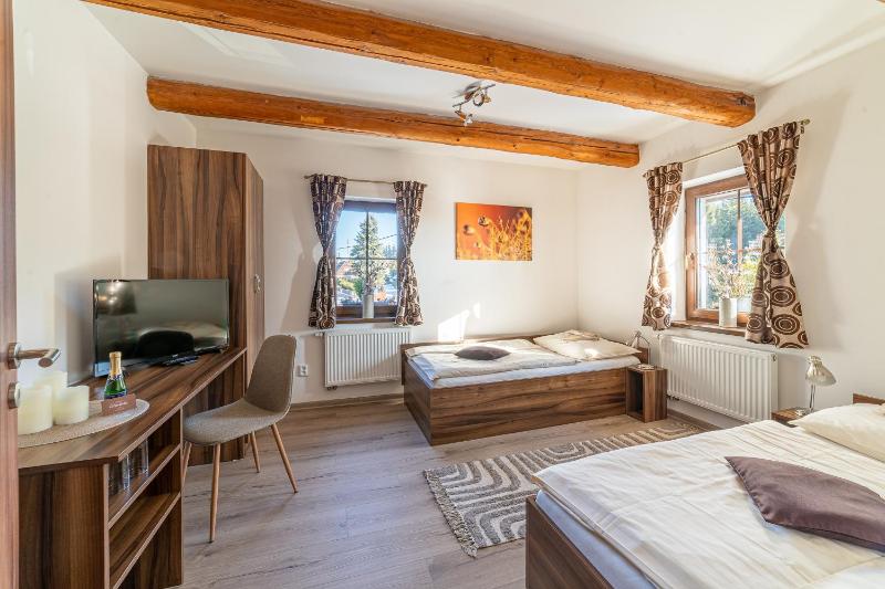 Luxury Triple Room image 1