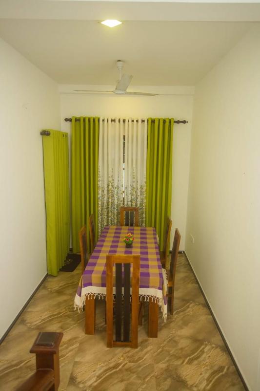 HM Green Palace - image 36