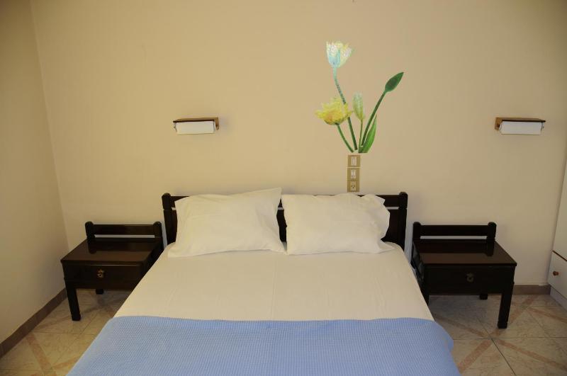 Two bedroom Apartment with Garden view image 4