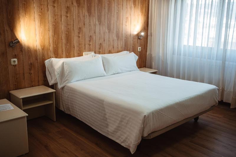 Double Room image 4