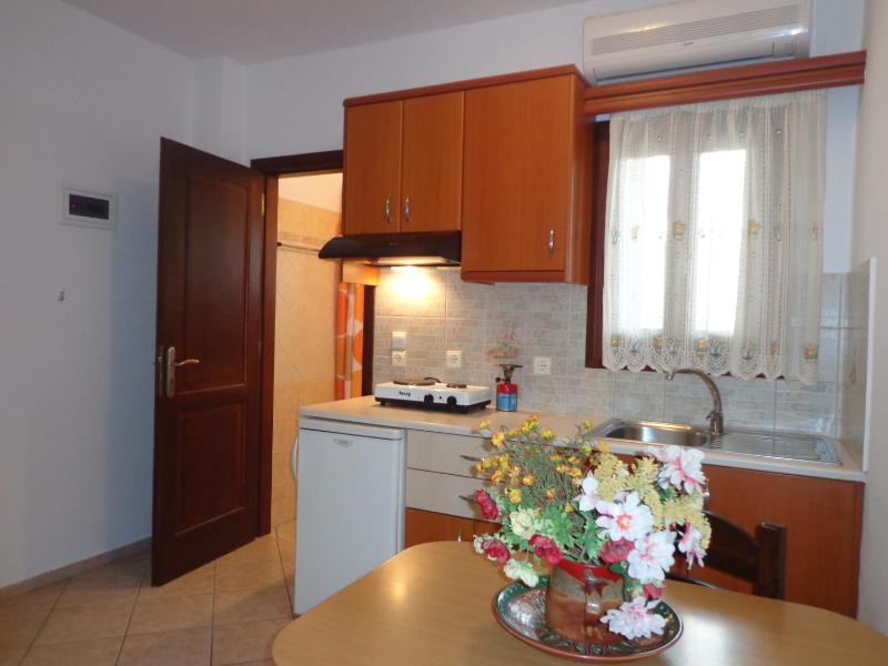 Studio (4 Adults) image 3