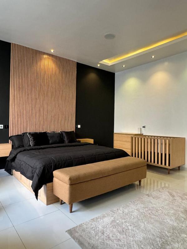 Modern 3BR Apartment with Game Room in Lekki - image 11