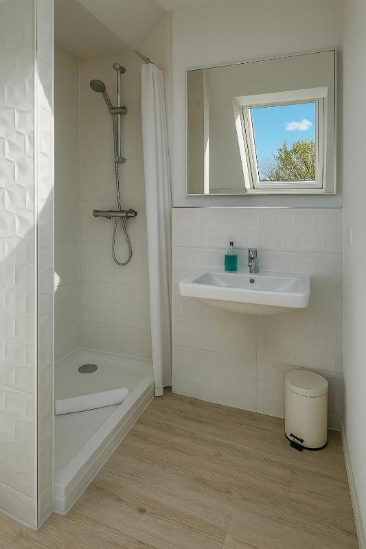 Double Room with Side Sea View image 3