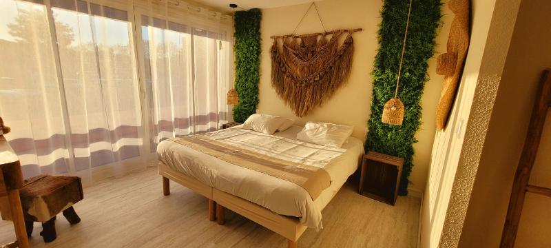 Double Room with Balcony image 3